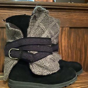 Girls MUK LUKS boots